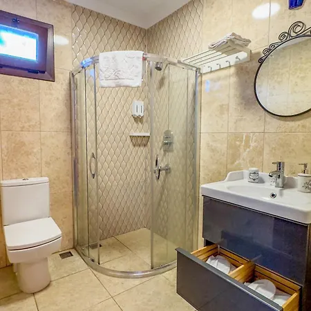 Готель Niluefer Butik (adults Only)