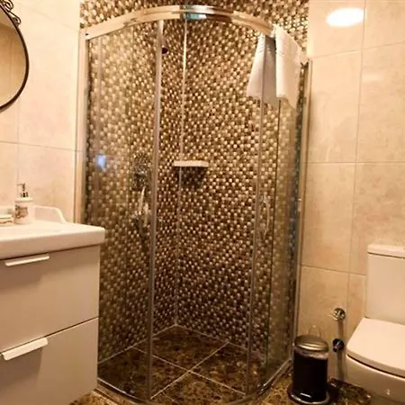 Готель Niluefer Butik (adults Only)